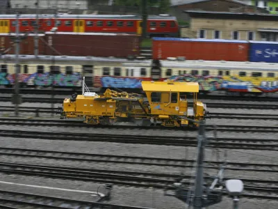 - ilustrativna fotografija - SŽ - Slovenske železnice - tiri - //FOTO: Bojan Velikonja