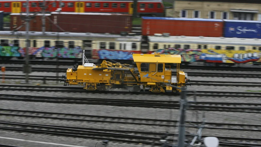 - ilustrativna fotografija - SŽ - Slovenske železnice - tiri - //FOTO: Bojan Velikonja