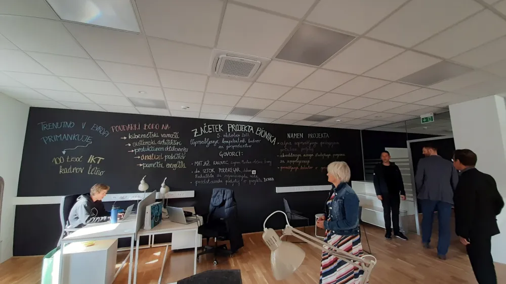 V novih prostorih Kovačnice se v lokalni skupnosti kali in uveljavlja vse več perspektivnih podjetnikov.