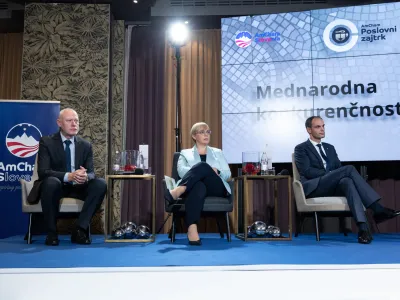 Ljubljana, Best Western Premier Hotel Slon.<br>Hibridni AmCham poslovni zajtrk o potrebah slovenskega gospodarstva.<br>Predsedniski kandidati Milan Brglez, Natasa Pirc Musar in Anze Logar.