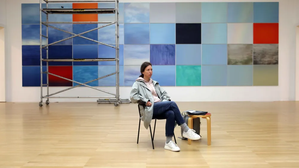 slikarka Nika Zupančič<br><br>- 28.09.2022 - Moderna galerija - razstava Momental–mente: žive slike,<br><br>//FOTO: Tomaž Skale<br>