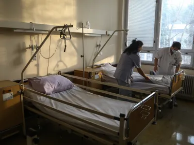 ﻿- 15.11.202 – Bolnišnica dr. Petra Držaja – UKC v Ljubljani odprl novi covid oddelek, kjer so za začetek zagotovili 37 dodatnih postelj - epidemija koronavirus Covid-19 v Sloveniji, Vodnikova ulica 62,  //FOTO: Luka Cjuha.