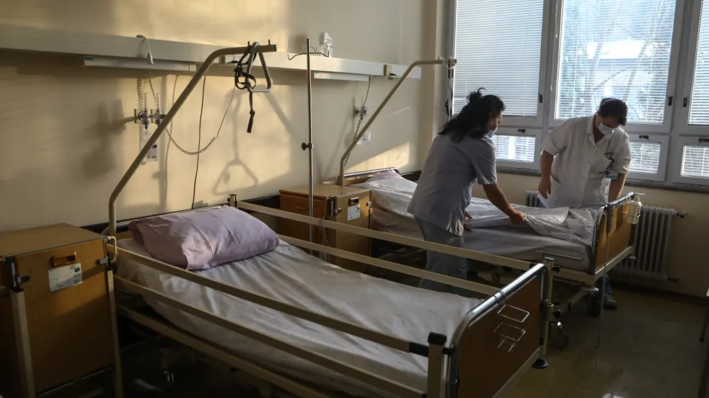 ﻿- 15.11.202 – Bolnišnica dr. Petra Držaja – UKC v Ljubljani odprl novi covid oddelek, kjer so za začetek zagotovili 37 dodatnih postelj - epidemija koronavirus Covid-19 v Sloveniji, Vodnikova ulica 62,  //FOTO: Luka Cjuha.