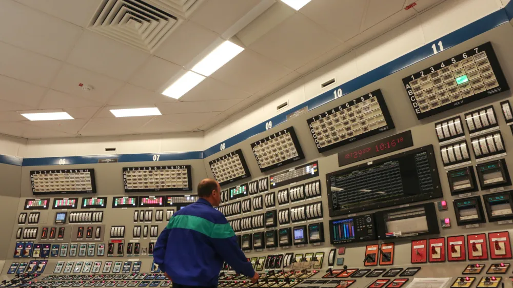 ﻿- kontrolna soba - simulator<br><br><br>- 29.09.2016 - Nuklearna elektrarna Krško (NEK) - Jedrska elektrarna Krško (JEK) - proizvodnja električne energije - <br><br><br><br>//FOTO: Luka Cjuha.<br>