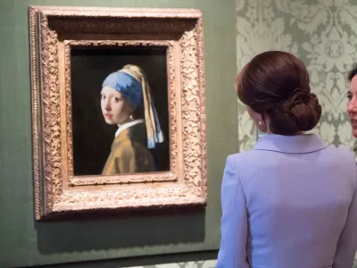 FILE PHOTO: Britain's Kate, the Duchess of Cambridge views Girl with a Pearl Earring by Johannes Vermeer during a visit to the Mauritshuis in The Hague, Netherlands, October 11, 2016. REUTERS/Arthur Edwards/Pool/File Photo
