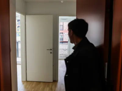 ﻿- stanovanje- 25.10.2021 – Stanovanjska soseska Novo Brdo v Ljubljani - nova soseska z 18 večstanovanjskimi objekti in 498 stanovanji z dvema kompleksoma podzemnih garaž namenjenih predvsem mladim družinam - slavnostno odprtje ob 30-letnici delovanja Stanovanjskega sklada RS - //FOTO: Bojan Velikonja