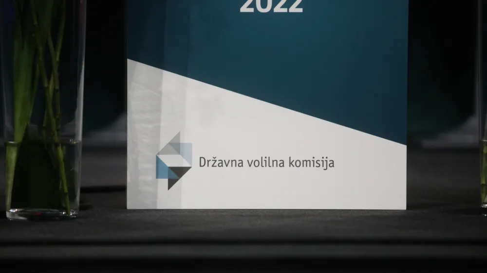Državna volilna komisija - DVK - <br><br><br><br>- 23.10.2022 – Predsedniške volitve 2022 - sedme volitve za petega predsednika republike v samostojni Sloveniji – volilci so volili med sedmimi kandidati – Milanom Brglezom, Janezom Ciglerjem Kraljem, Anžetom Logarjem, Natašo Pirc Musar, Vladimirjem Prebiličem in Sabino Senčar<br> <br>//FOTO: Bojan Velikonja