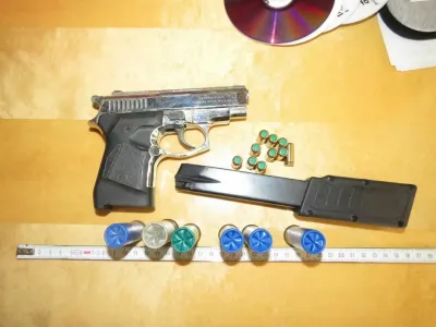 V obsežni mednarodni operaciji na balkanski poti so konec oktobra zasegli več kot sto kosov orožja ter več sto kilogramov heroina, kokaina, marihuane ...