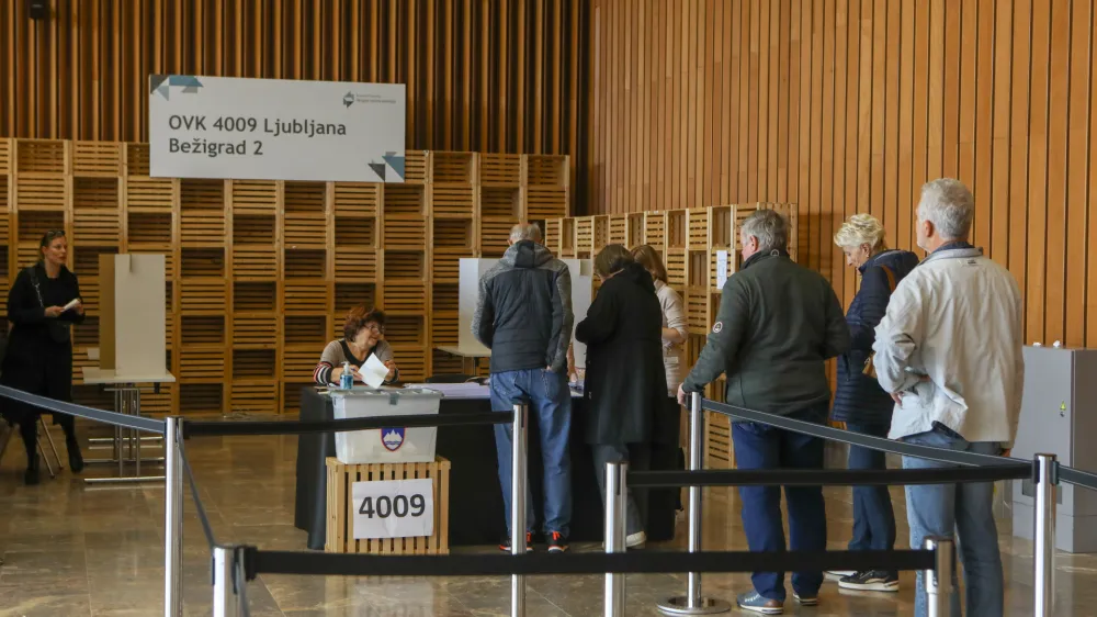 - 8.11.2022 – Predsedniške volitve 2022 - sedme volitve za petega predsednika republike v samostojni Sloveniji – Predčasno glasovanje drugi krogFoto:Luka Cjuha
