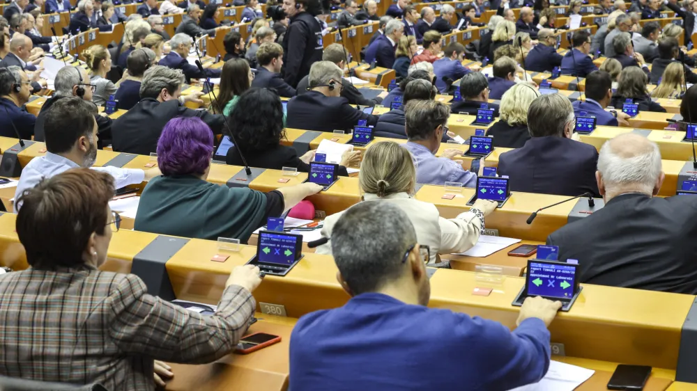 Poslanci evropskega parlamenta so s prepričljivo večino podprli vstop Hrva&scaron;ke v schengen.