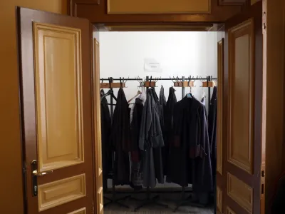 Nazadnje so pospešena sojenja obstala, saj je interes med tožilci upadel.
 