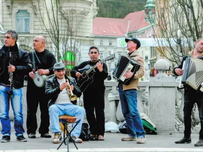 Ulični glasbeniki so v Ljubljani pogost pojav, na fotografiji je skupina iz Bolgarije.
