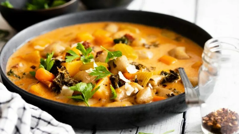 Razkošna zelenjavna juha z ajdovimi njoki<br>Barbara Kvas