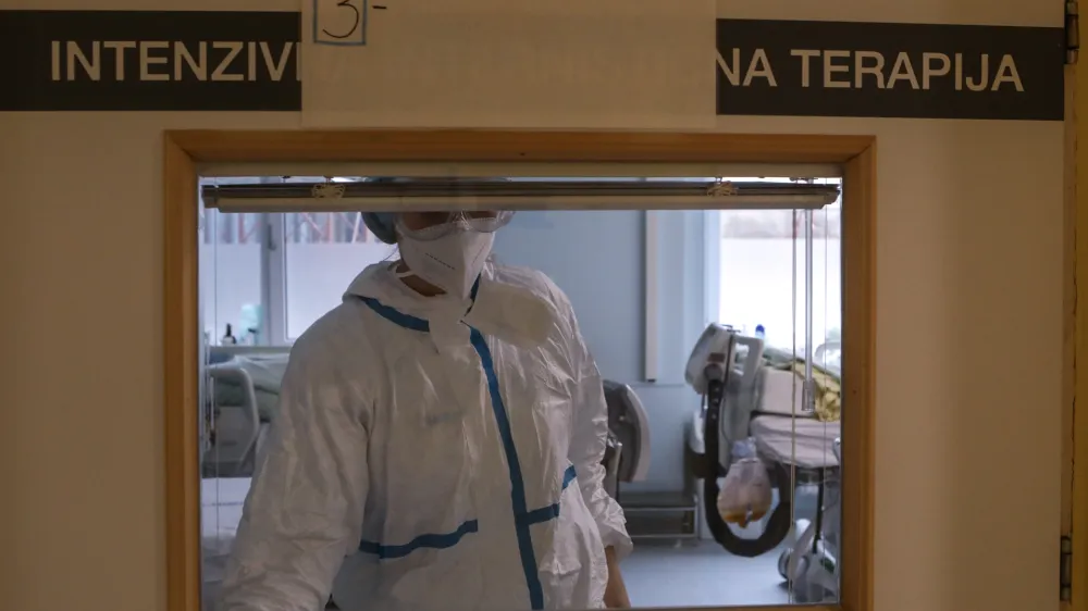 ﻿09.11.2021 - Splošna bolnišnica SB Jesenice – Covid oddelek – Epidemija koronavirus Covid-19 v Sloveniji //FOTO: Luka Cjuha.