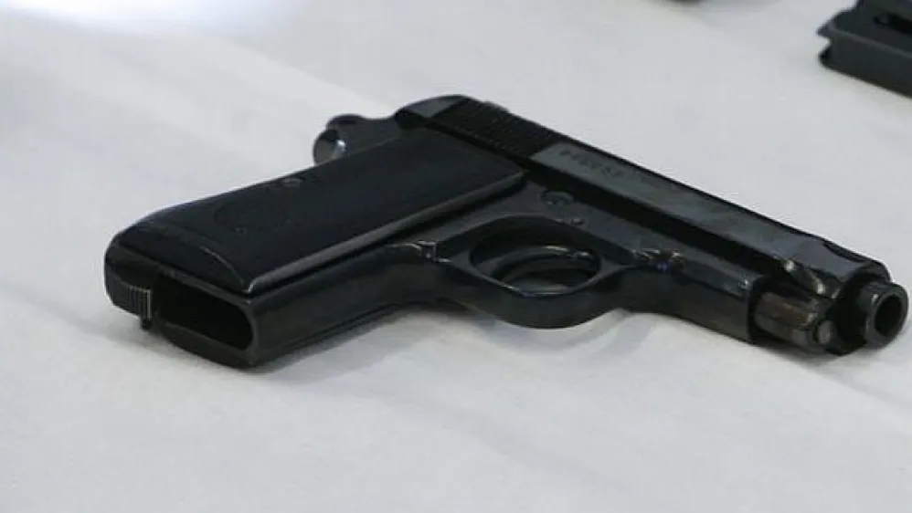 novinarska konferenca Generalne policijske uprave in Policijske uprave Ljubljana, na kateri so podali informacijo o zasegu večje količine orožja in streliva ter o problematiki ilegalne trgovine in prometa z orožjem; PP Ljubljana Moste- pi&scaron;tola, pu&scaron;ka, naboj, // FOTO: Matej Pov&scaron;eOPOMBA: ZA OBJAVO V ČASOPISU DNEVNIK