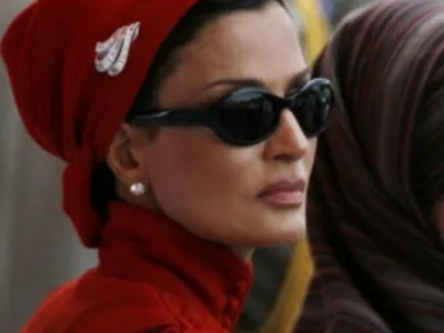 Mozo bint Naser so leta 2015 razglasili za eno najbolje oblečenih žensk na svetu.
 