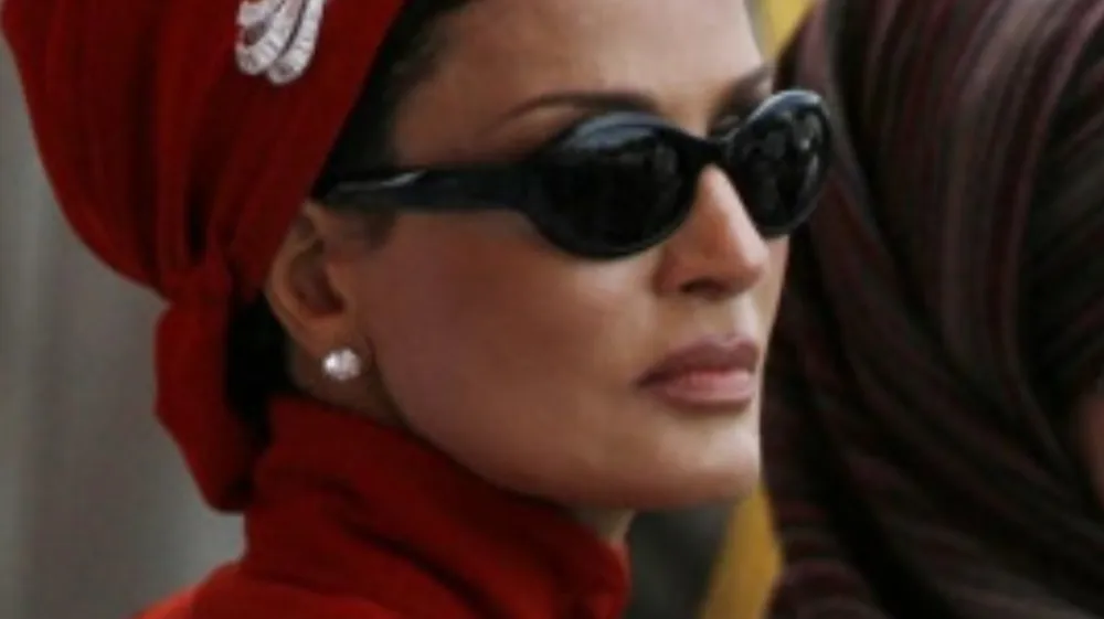 Mozo bint Naser so leta 2015 razglasili za eno najbolje oblečenih žensk na svetu.
 