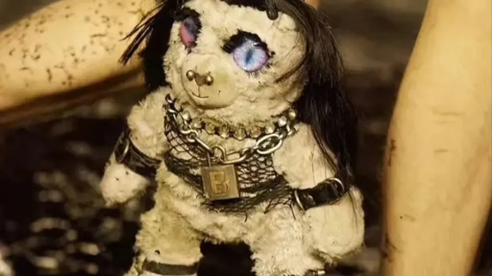 V sadomazohistično opravo oblečeni medvedki so pravzaprav torbice, ki so se pojavile na eni od modnih stez že v začetku tega leta.