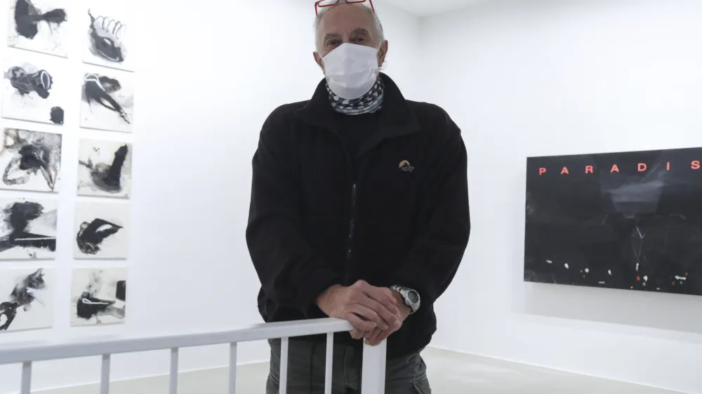 akademski slikar Ivo Prančič- 09.11.2021 - Galerija Bažato &ndash; novi prostor za sodobno umetnost umetnikov Bažato, ki delujejo na Humu v Gori&scaron;kih brdih - razstava Iva Prančiča z naslovom Paratimija, Dunajska cesta 53 v Ljubljani /FOTO: Jaka Gasar