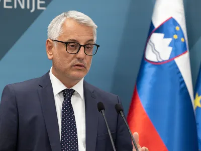 Ljubljana, Vlada RS.<br>Novinarska konferenca po redni seji vlade.<br>Minister za gospodarski razvoj in tehnologijo Matjaz Han.