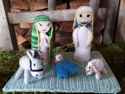 Društvo za ohranjanje dediščine z Gradeža pri Turjaku vabi na tradicionalno Razstavo jaslic v skritih kotičkih Gradeža (pri Turjaku), ki si jo v spremstvu vodnikov lahko ogledate od 18. decembra 2022 do 8. januarja 2023, med tednom od 16. do 19. ure, ob sobotah in nedeljah od 13. do 19. ure. Organiziranim skupinam priporočamo vnaprejšnja najava.<br>Odprtje razstave bo 18. decembra 2022 ob 17.30 z božičnim koncertom in tržnico, zaključek pa 8. januarja 2023 ob 17.30 z razstavo poprtnikov. Vodeni ogledi in tržnica bodo tudi 26. decembra 2022 ter 1. in 8. januarja 2023 ob 17.30. <br>