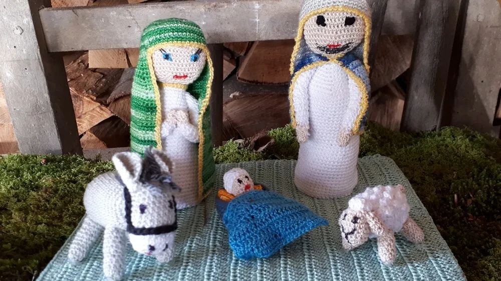 Dru&scaron;tvo za ohranjanje dedi&scaron;čine z Gradeža pri Turjaku vabi na tradicionalno Razstavo jaslic v skritih kotičkih Gradeža (pri Turjaku), ki si jo v spremstvu vodnikov lahko ogledate od 18. decembra 2022 do 8. januarja 2023, med tednom od 16. do 19. ure, ob sobotah in nedeljah od 13. do 19. ure. Organiziranim skupinam priporočamo vnaprej&scaron;nja najava.<br>Odprtje razstave bo 18. decembra 2022 ob 17.30 z božičnim koncertom in tržnico, zaključek pa 8. januarja 2023 ob 17.30 z razstavo poprtnikov. Vodeni ogledi in tržnica bodo tudi 26. decembra 2022 ter 1. in 8. januarja 2023 ob 17.30. <br>