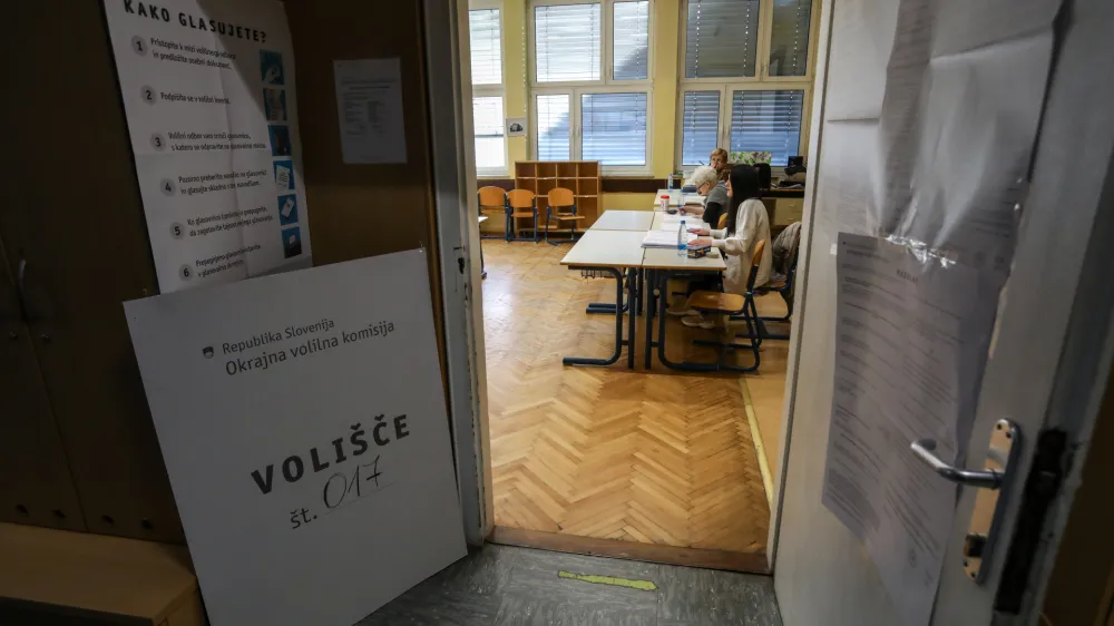- volišče - <br><br>- 27.11.2022 – Referendumi 2022 – glasovanje o treh zakonodajnih referendumih, in sicer o noveli Zakona o vladi, noveli Zakona o dolgotrajni oskrbi in noveli Zakona o Radioteleviziji Slovenija <br><br> <br><br>//FOTO: Luka Cjuha