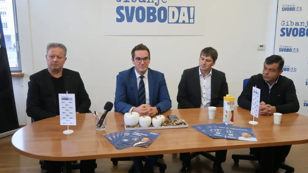 Nova Gorica, prostori obcinskega odbora Gibanja Svoboda.<br>Novinarska konferenca Gibanja Svoboda o podpoori zupanskemu kandidatu Samu Turelu.<br>Marko Tribuson (Lista za razvoj), Samo Turel (Gibanje Svoboda), Anton Harej (NSi) in Andrej Pelicon (Levica).