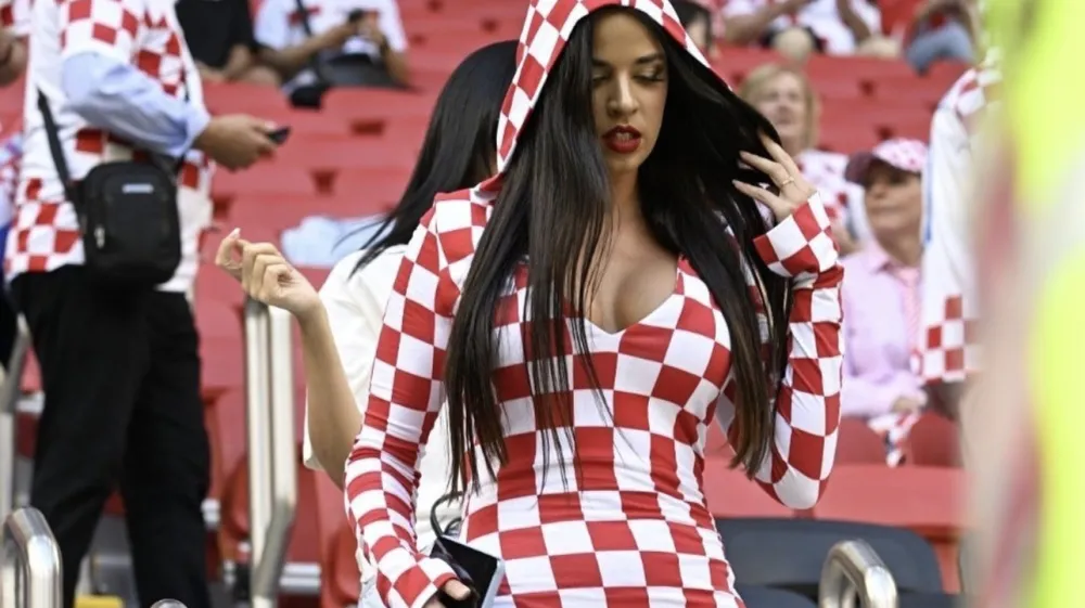 Ivana Knoll je najbolj prepoznavna navijačica hrvaške nogometne reprezentance. F instagram