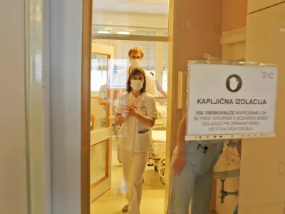 ﻿– bolniška soba – kapljična izolacija – gripa – virusno obolenje - akutna virusna bolezen dihal - zdravstvo - - 13.01.2020 - Negovalna bolnišnica Ljubljana - Oddelek za gripo -  Stara pediatrična klinika, Vrazov trg 1, //FOTO: Bojan Velikonja