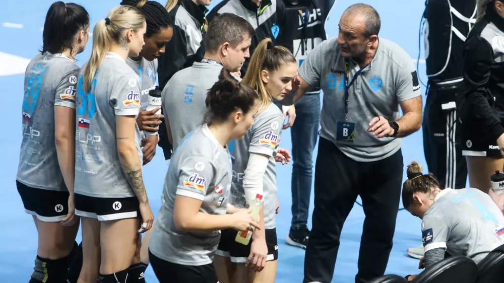 trener rokometašic Krima Mercatorja Dragan Adžić- 09.10.2022 – ženski rokomet - Krim M: Ferencvaroš, evropska liga prvakinj, 4. krog: skupina A: //FOTO: Bojan Velikonja