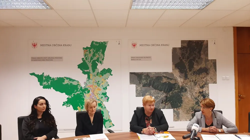 &raquo;&Scaron;e vedno se morajo umakniti žrtve nasilja. Pustiti morajo vse, kar poznajo in kar so ustvarile, ter iti v neznano in začeti znova,&laquo; poudarjajo v Dru&scaron;tvu za pomoč ženskam in otrokom, žrtvam nasilja, Varna hi&scaron;a Gorenjske.&nbsp;