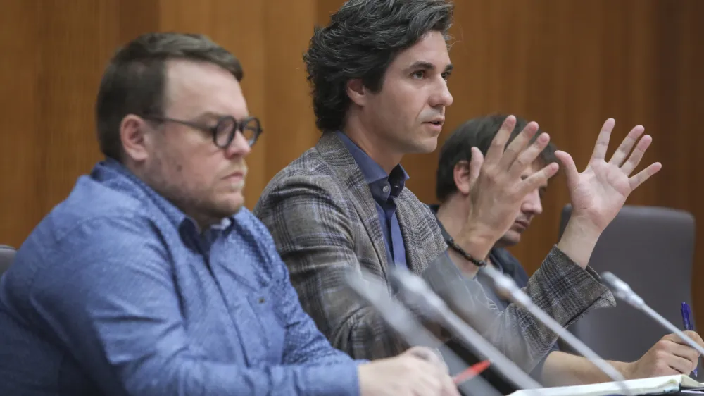 Simon Maljevac, Luka Mesec (Levica) - 31.05.2022 - predstavitev kandidata za ministra za delo, družino, socialne zadeve in enake možnosti Luke Mesca pred odborom DZ za delo, družino, socialne zadeve in invalide; //FOTO: Jaka Gasar