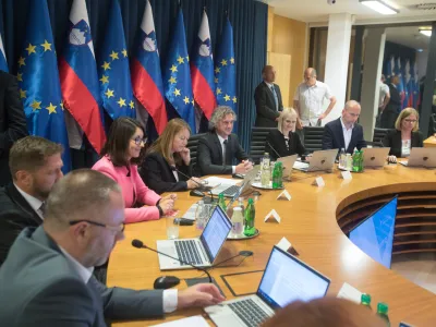 novi predsednik vlade dr. Robert Golob in ministrska ekipa<br><br><br>- 01.06.2022 &ndash; Vlada RS &ndash; 1. seja 15. vlade pod vodstvom dr. Roberta Goloba - ministri<br> <br>//FOTO: Luka Cjuha<br>