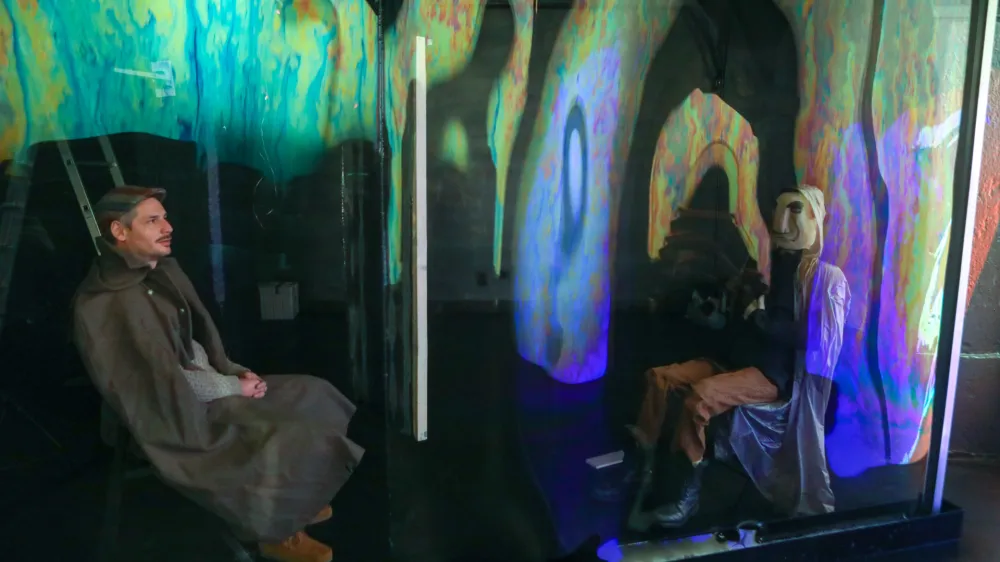 09.12.2022 - režiser Marko Čeh v Gledališču Glej pripravlja predstavo Soap Opera, katere glavni scenografski element bo stena iz milniceFoto: Luka Cjuha