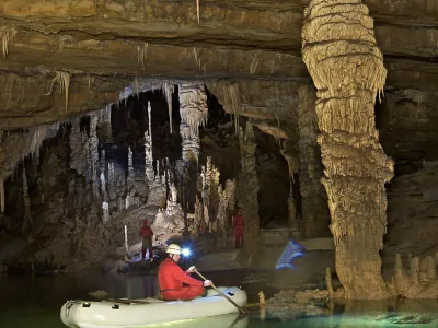 - Križna jama - Stari trg pri Ložu- posebnost jame so podzemna jezera s sigastimi pregradami in najdišče kosti jamskih medvedov- dolžina vseh znanih rovov je več kot 10 km. //FOTO: Jaka AdamičOPOMBA: ZA OBJAVO V PRILOGI – DNEVNIKOV OBJEKTIV - REPORTAŽA