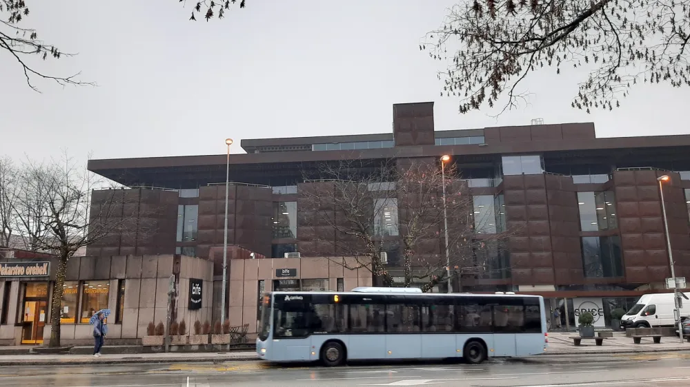 Velika kortenska zgradba, pod katero se je podpisal znameniti arhitekt Edvard Ravnikar, je pred 50 leti med Kranjčani povzročila pravi val razburjenja. 