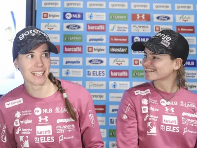 Ur&scaron;a Bogataj, Nika Križnar- 29.11.2022 - ženska reprezentanca v smučarskih skokih - začetek uradne predprodaje vstopnic za svetovni pokal v smučarskih skokih za ženske na Ljubnem - skakalke //FOTO: Jaka Gasar