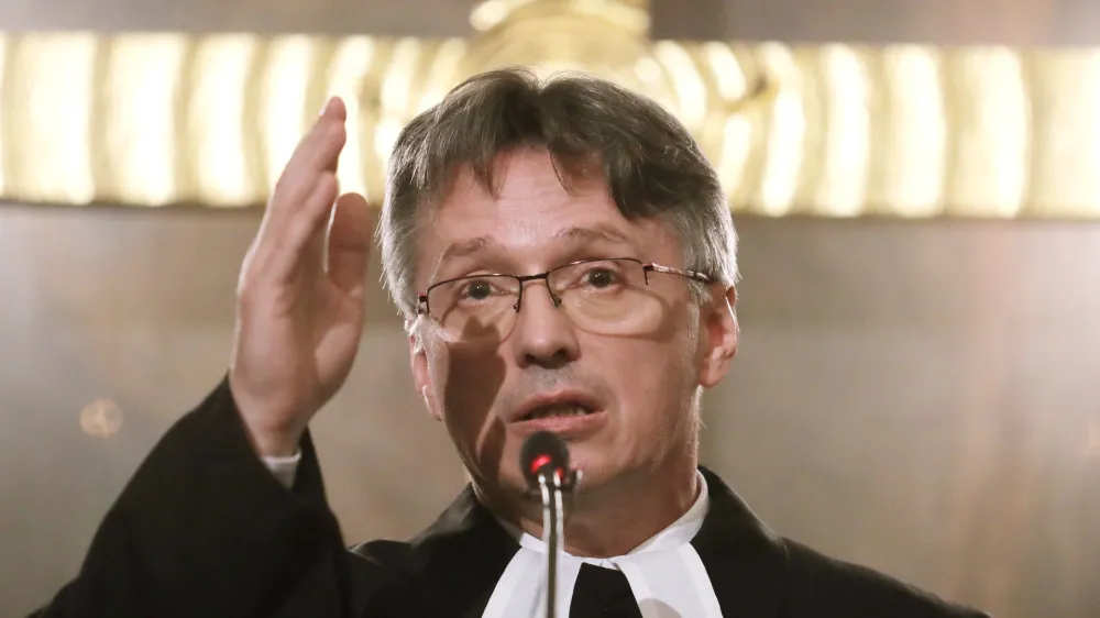 ﻿Murska Sobota, Evangelicanska cerkev Martina Luthra.<br>Umestitev novega evangelicanskega skofa Leona Novaka in inspektorja Bojana Prosica ter drugih cerkvenih delavcev.<br>Novi evangelicanski skof Leon Novak.