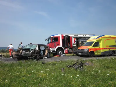 Četrtega julija 2015 je Samo Tadin z dan prej najetim, čisto novim oplom namenoma silovito trčil v starej&scaron;o policijsko &scaron;kodo. Umrl je 33-letni policist.
Foto: Gasilska brigada Ljubljana Q