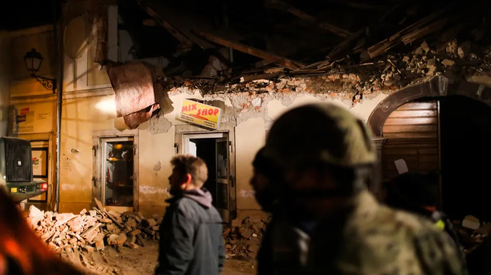 ﻿Petrinja - 29.12.2020 – Hrvaška - rušilni potres z magnitudo 6,3 na območju Petrinje jugovzhodno od Zagreba, ki je zahteval sedem smrtnih žrtev, med njimi tudi 12-letno deklico – //FOTO: Bojan Velikonja