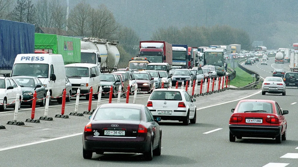 Avtocesta-prometna gneča, avtocesta,Vrhnika - Ljubljana, kolona