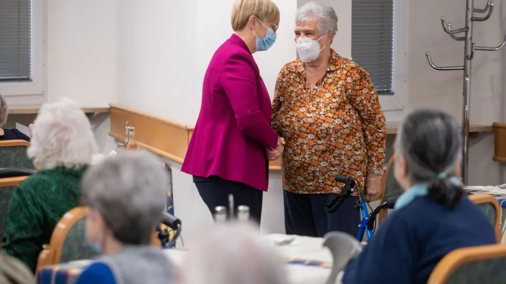 Ljubljana, Tabor.<br>Predsednica republike Natasa Pirc Musar je obiskala stanovalke in stanovalce, prostovoljce ter zaposlene v enoti Tabor, ki deluje v okviru Doma upokojencev Center v Ljubljani.