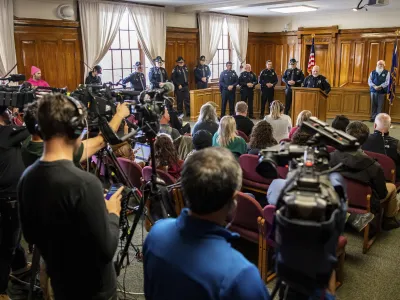 Na tiskovni konferenci policije v Moscowu se je trlo novinarjev. Zaradi malo znanega je namreč primer več tednov razburjal ameriško javnost.