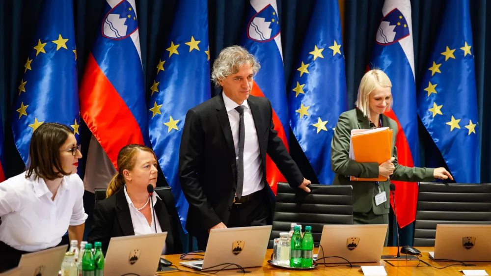 Vlada Roberta Goloba se bo po prestanem referendumu o zakonu o vladi sredi januarja 2023 dokončno oblikovala tako, kot so načrtovali junija lani &ndash; z 20 ministrstvi.