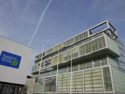 - Gospodarska zbornica Slovenije (GZS), stavba -- predstavili novo ponudbo produktov in storitev GZS ter spremenjeno celostno podobo// FOTO: Luka CjuhaOPOMBA: ZA OBJAVO V ČASOPISU DNEVNIK