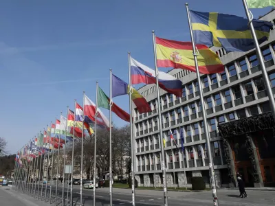 - 29.03.2022 - Trg republike – Parlament - 29 stebrov za izobešanje zastav – drogovi za evropske zastave držav članic postavljeni za čas predsedovanja Svetu EU – //FOTO: Tomaž Skale