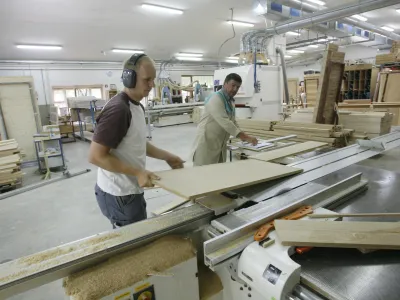 ﻿lesna predelovalna industrijaMizarstvo Melu - Luče//FOTO: Tomaž Skale