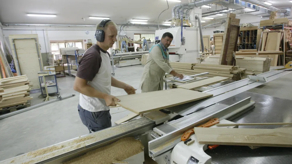﻿lesna predelovalna industrijaMizarstvo Melu - Luče//FOTO: Tomaž Skale