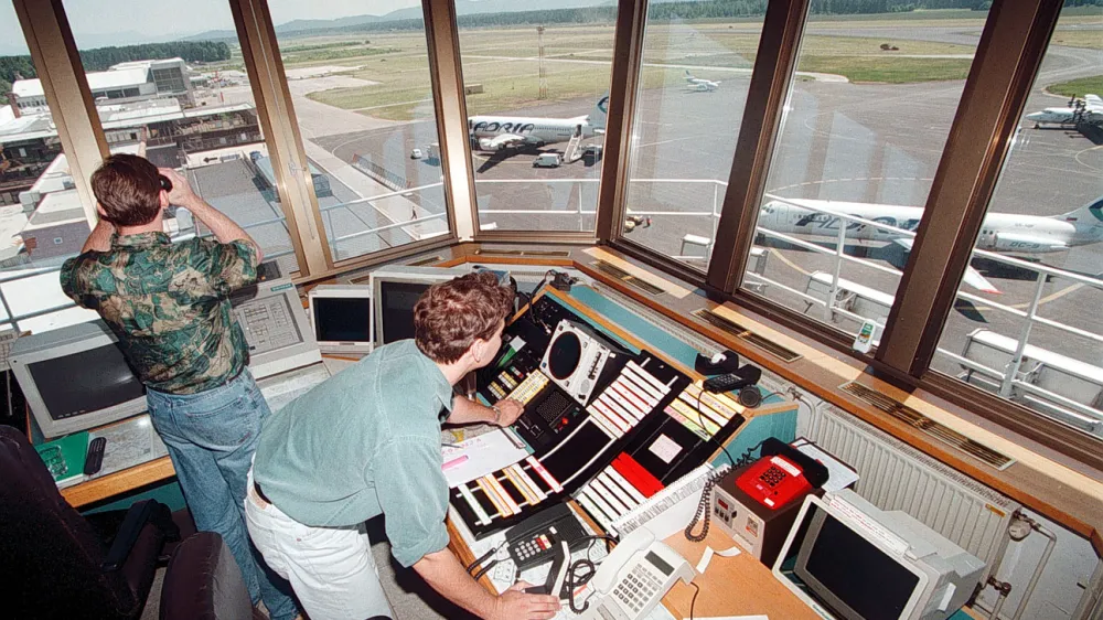 Kontrola letenja, letali&scaron;če Brnik